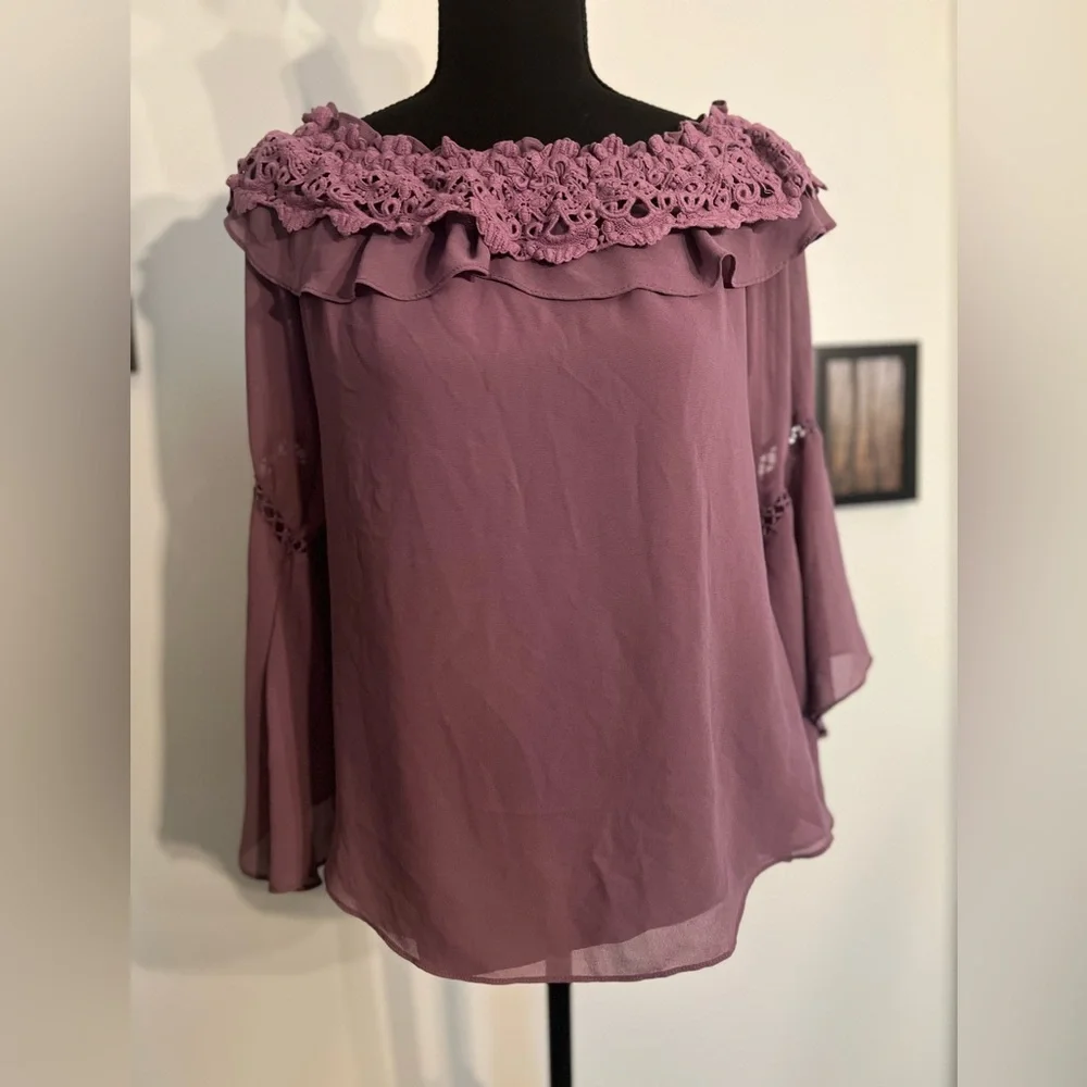 3/$15 WHBM Elegant Off The Shoulder Lace Blouse Size Small Orig Price $89 - Picture 1 of 7